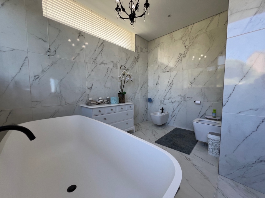 4 Bedroom Property for Sale in Pinnacle Point Golf Estate Western Cape